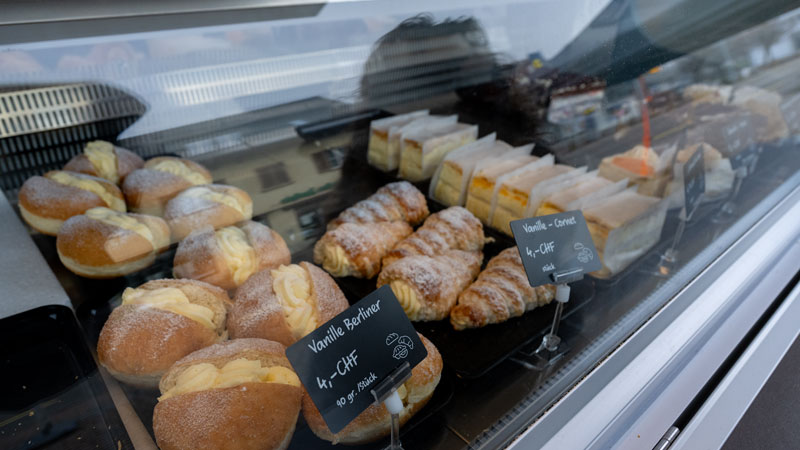 Verkaufswagen in Oberfrick vor dem Gasthaus Adler